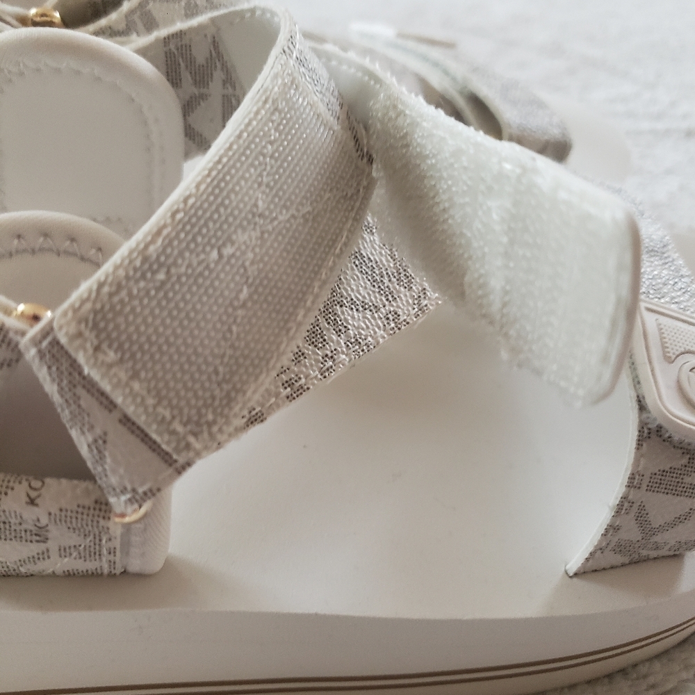 Michael Kors Oaklee Platform Sandals - Picture 5 of 7